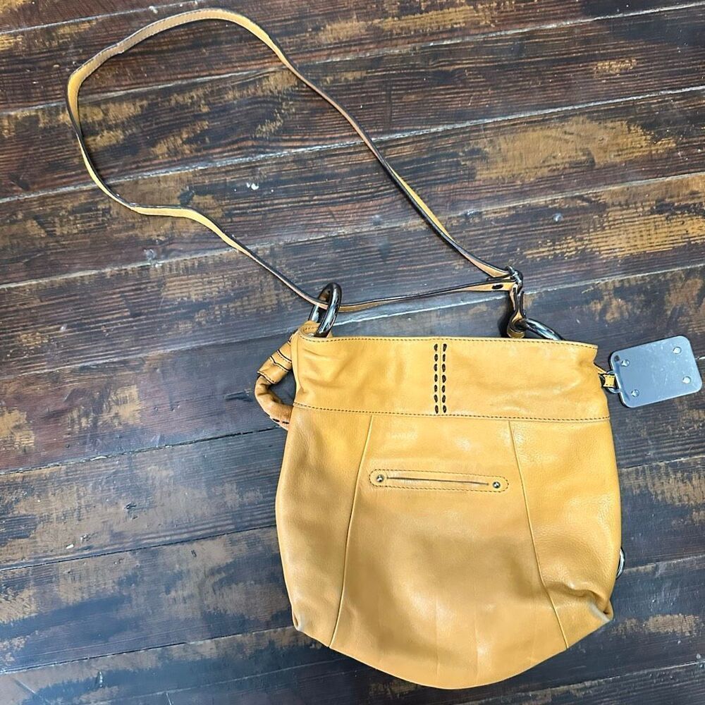 B Makowsky tan leather crossbody medium purse